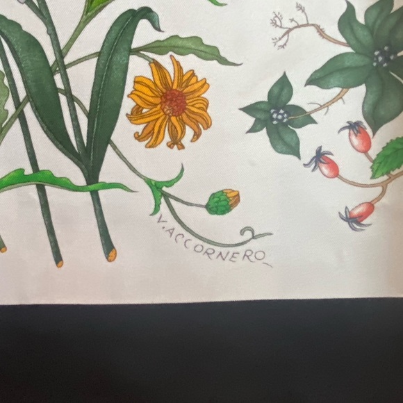 Gucci Black Flora II Silk Scarf NWOT - Picture 16 of 16